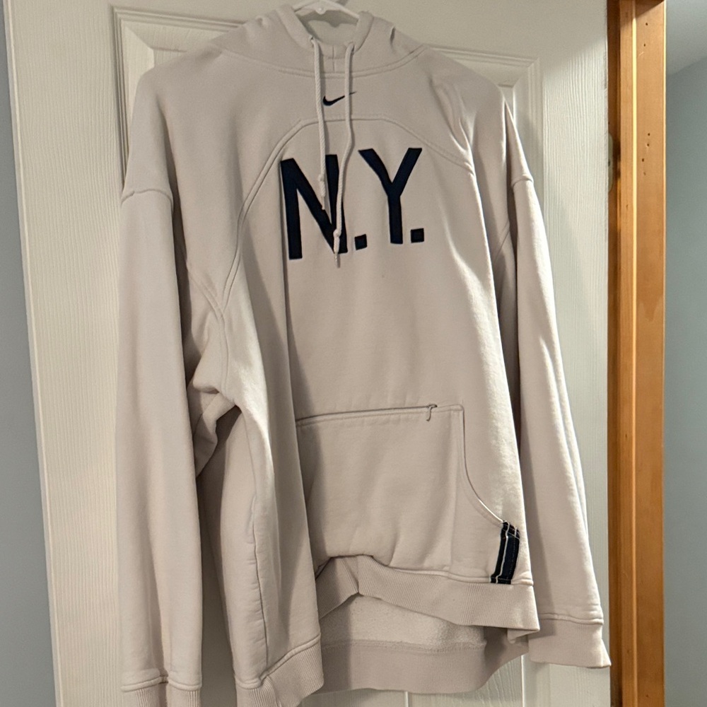 Nike Cream and Black Men's Sweater